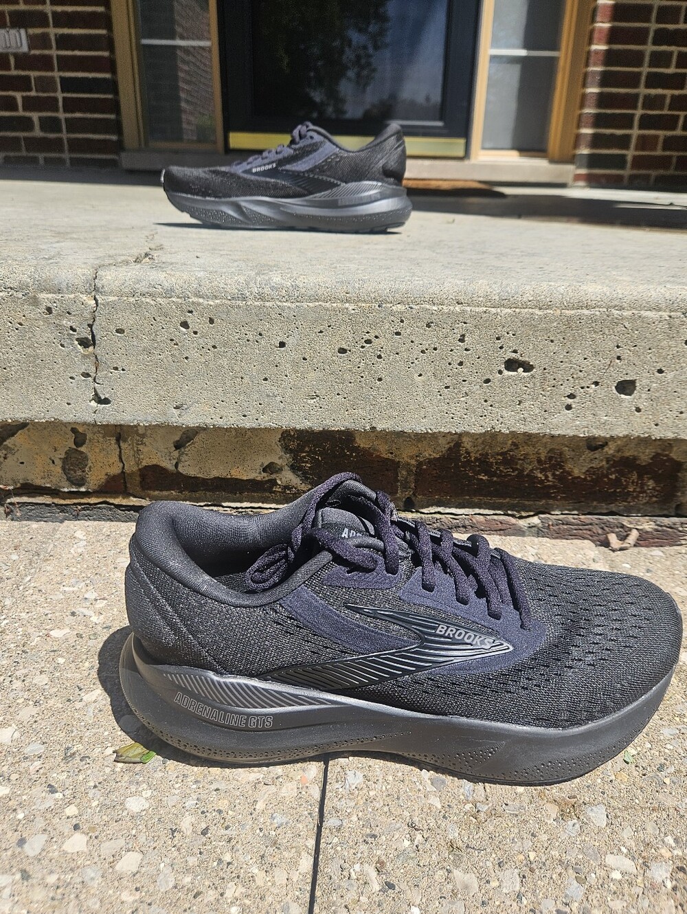 NWOT Women's Brooks Running Shoes